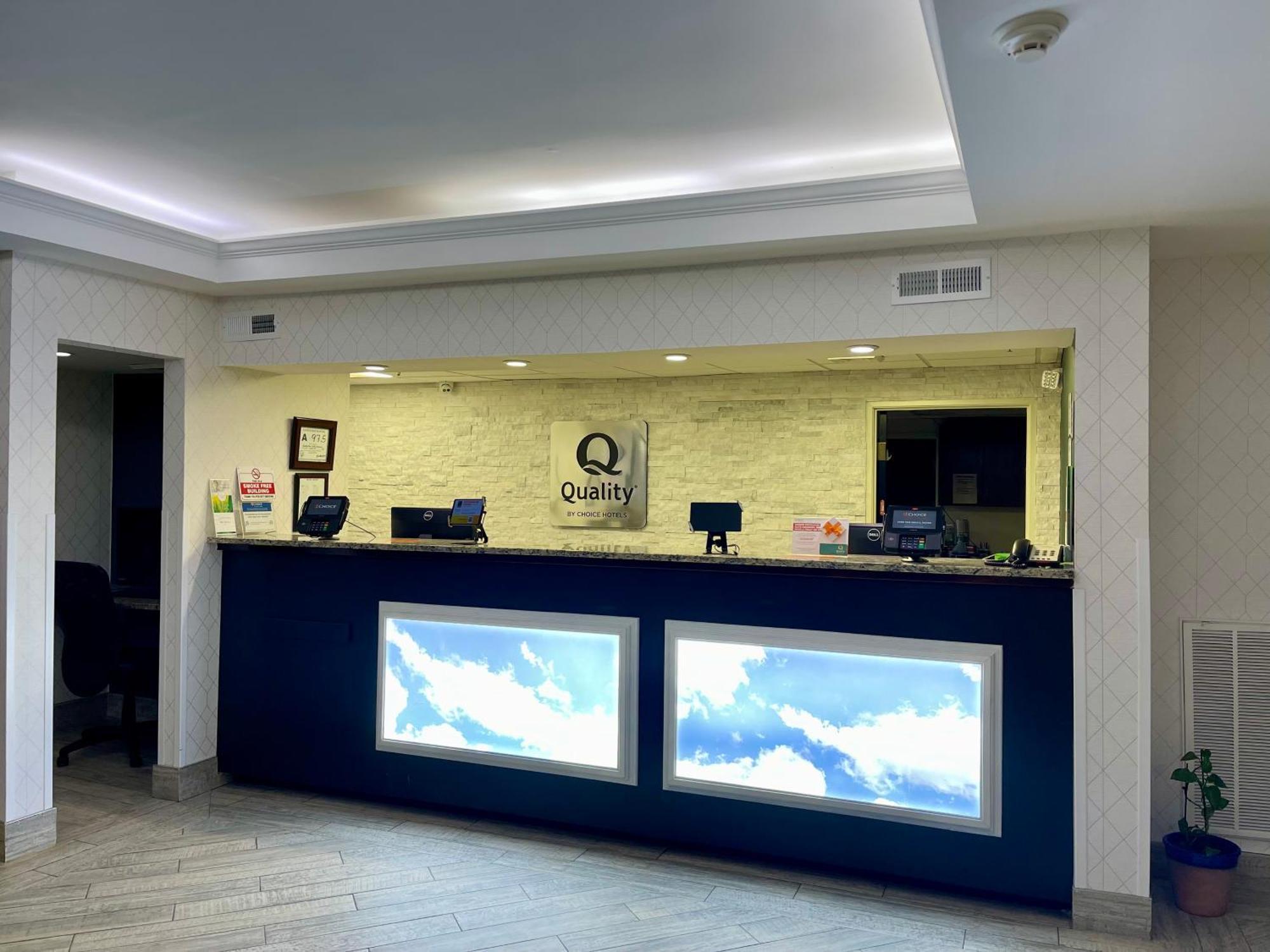 Quality Inn & Suites Clemmons I-40 Exterior photo